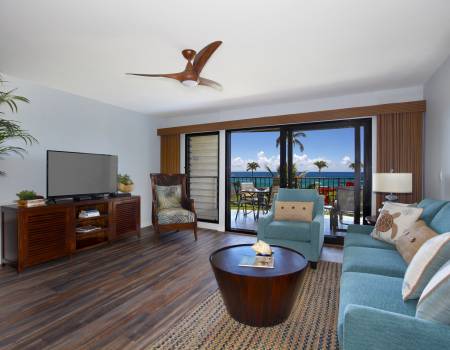 A Poipu Beach oceanfront condo rental living room